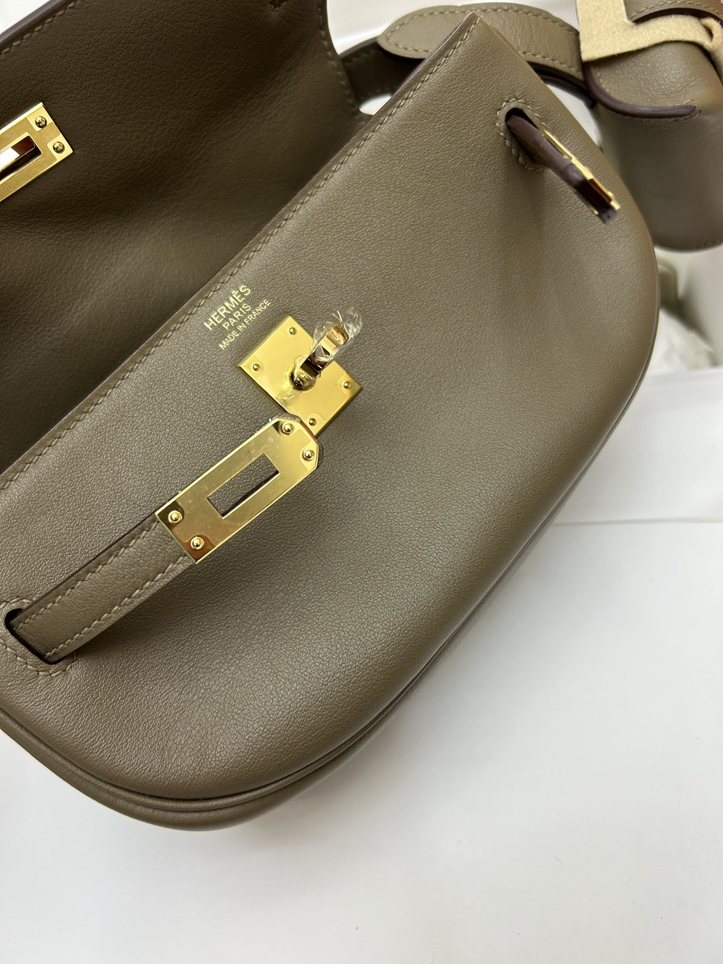 Hermes Kelly Moove Shoulder Bag In Etoupe Swift Leather